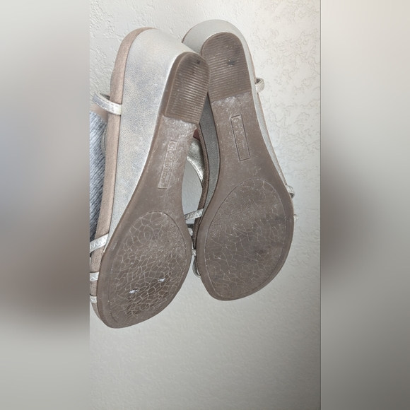 Croft and Barrow Ortholite Hymn Champagne Wedge Strappy Sandals Size 7 Jeweled - Picture 7 of 8